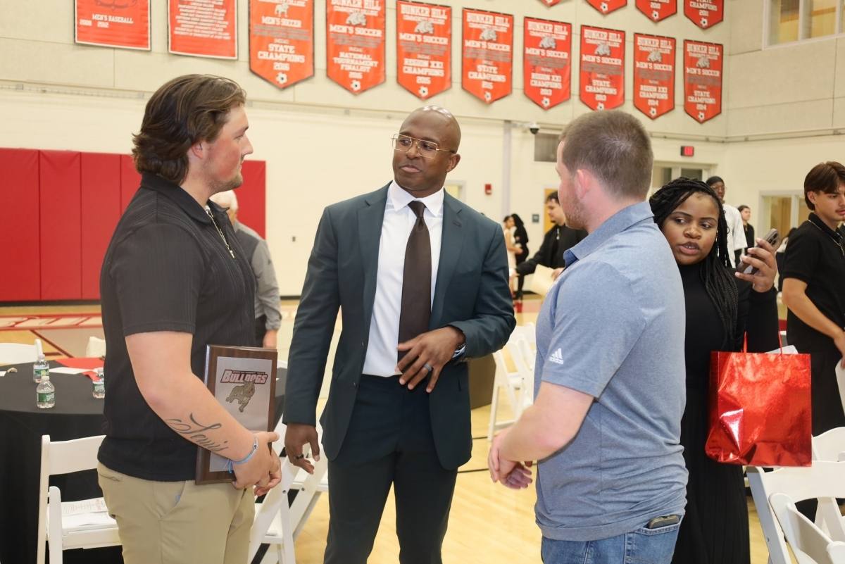 students talking with Matthew Slater