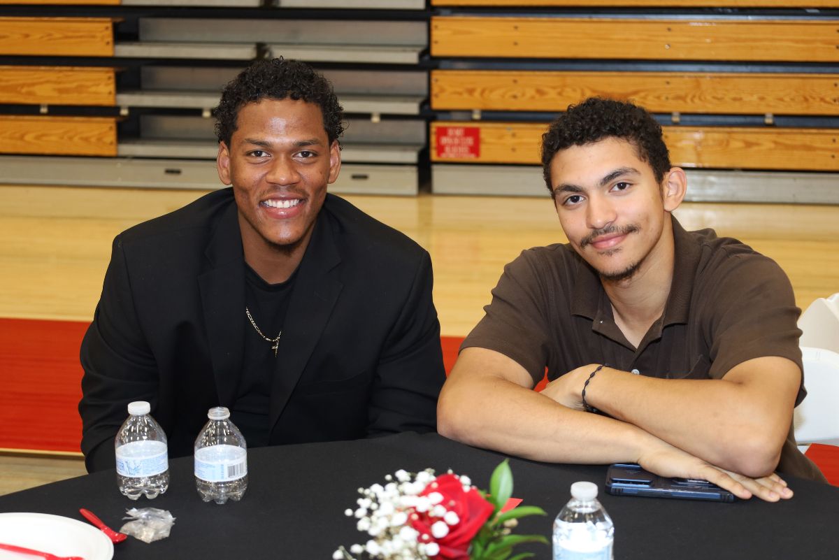 Students at the banquet