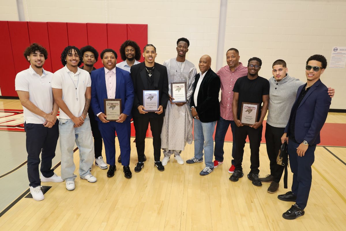 Students at the banquet with award