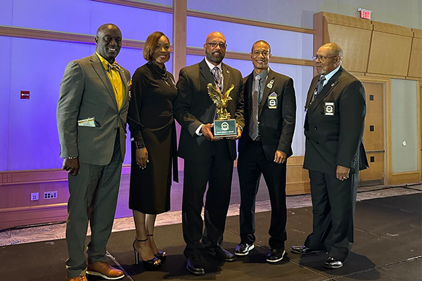 Chief Barrows receives award from NOBLE